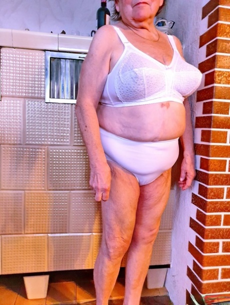 velmi stará babička nahoře nahá fotografie
