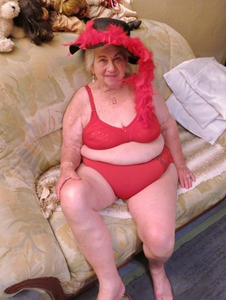 very old granny free nude archive