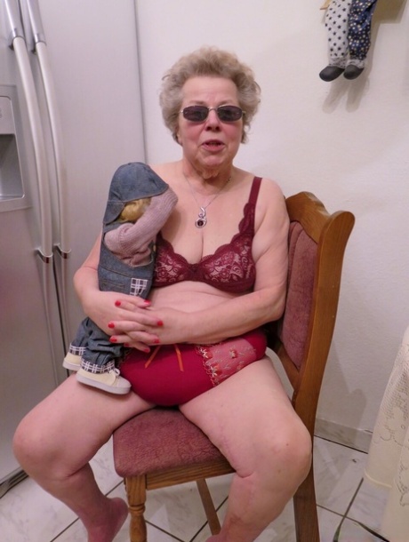 oma lingerie naakt porno foto's