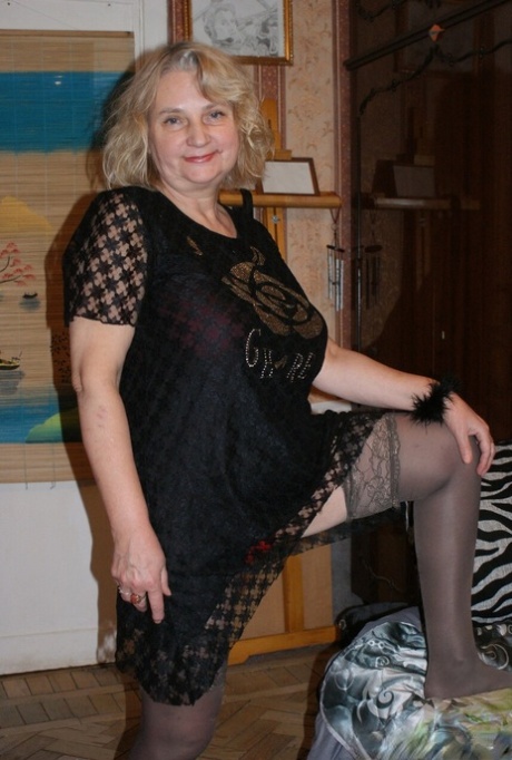 granny skirt free porn photo