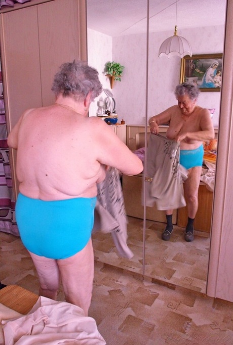 granny bent over free naked photos