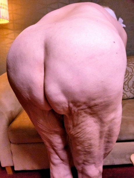 gerimpelde oma naakten hoge kwaliteit foto's