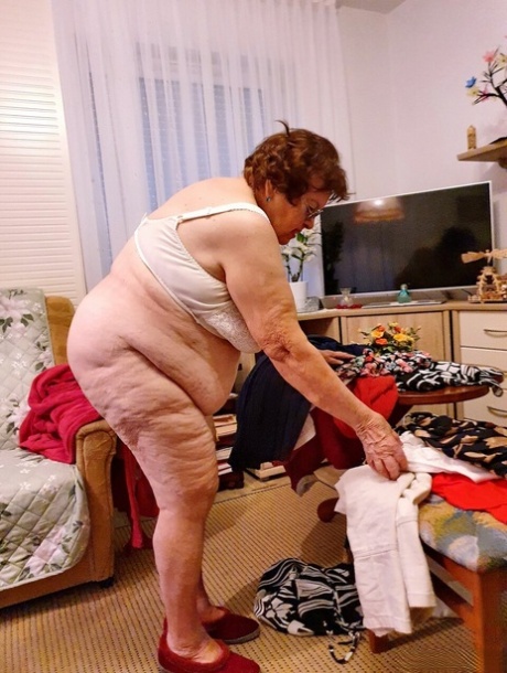 chubby granny nudes photos