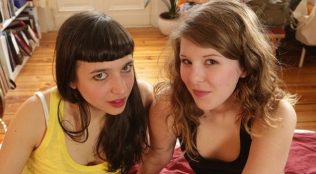 lesbiana amateur bastante erótico archivo