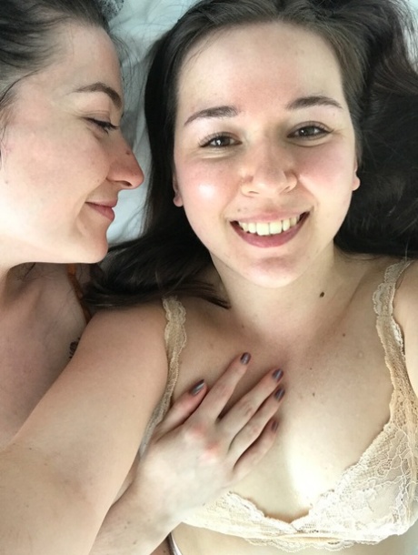 girl on girl hot sex picture