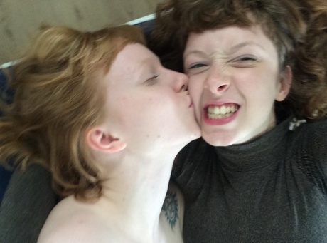 裸の姉妹 セックス 写真