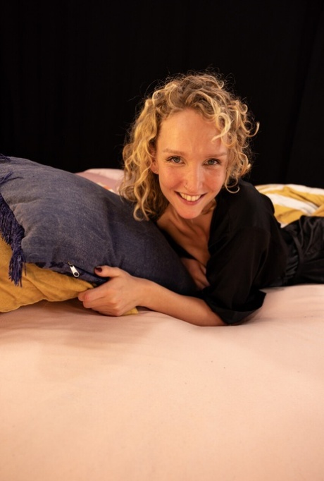 curly blonde beautiful nude gallery