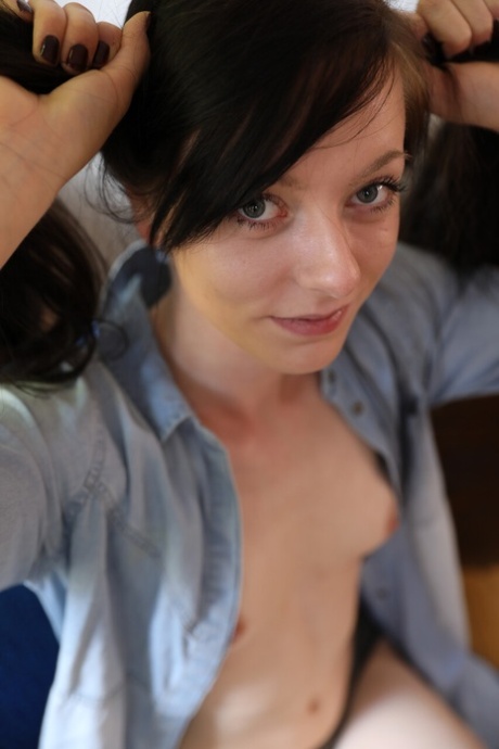 selfie avec petits seins belle définition collection