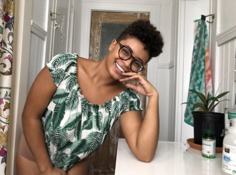 Ebenholzbrille nackt porno bild