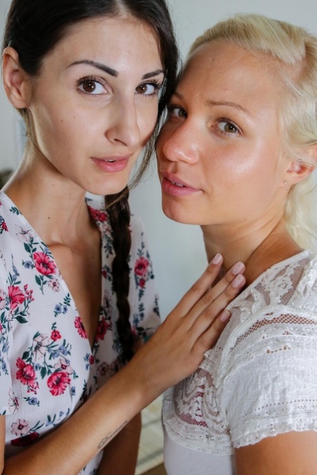 girl on girl hot sexy pics