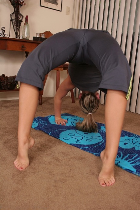 yogabroek xxx naakten foto