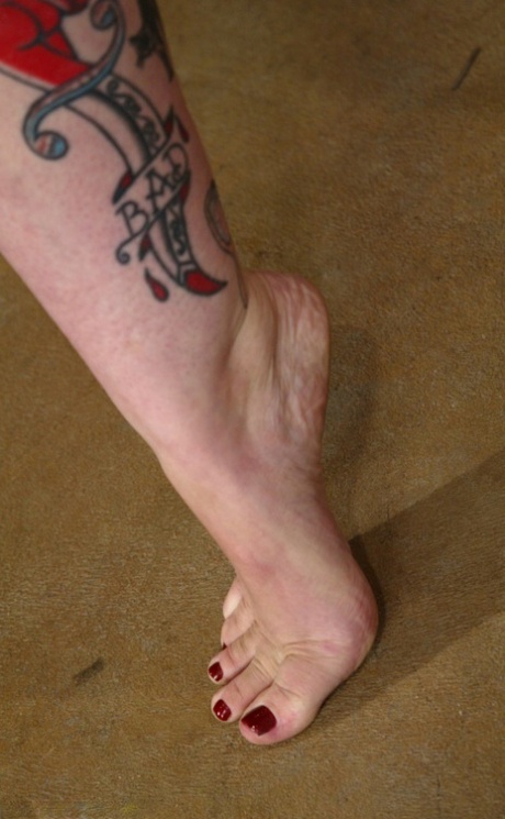 fat feet sexy nude img