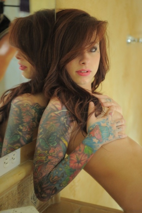 red lips hot sex photos