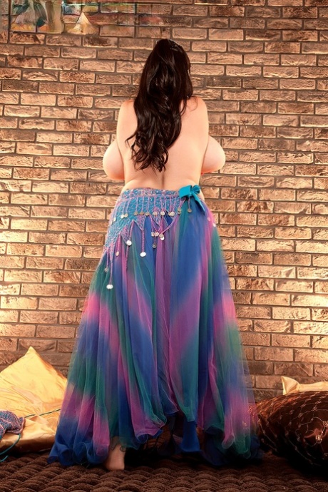busty pawg hot pics