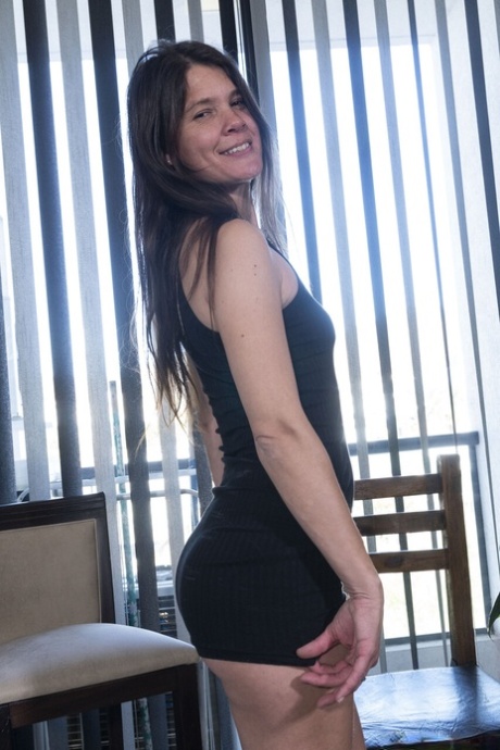 hairy brunette nice galleries