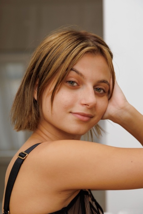 teenager med blå øjne top nøgenbilleder Foto