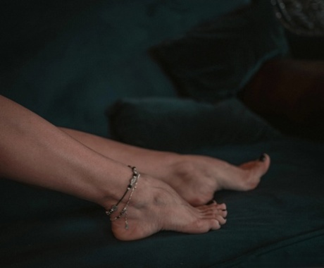 beautiful feet porn image