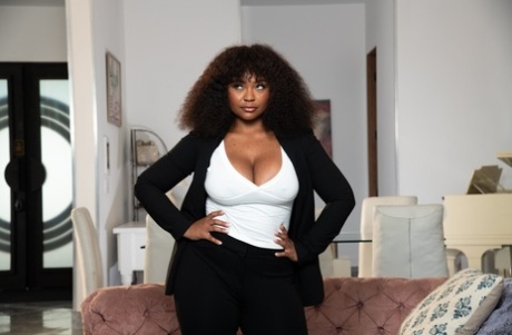 ebony lesbian hot porn pic