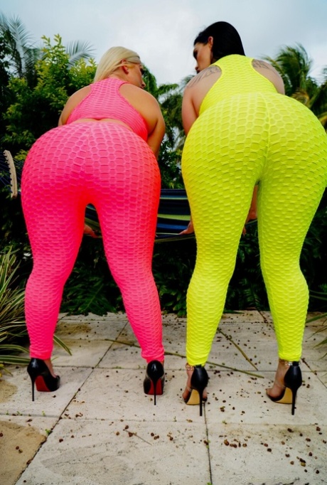 mom ass sexy naked pics