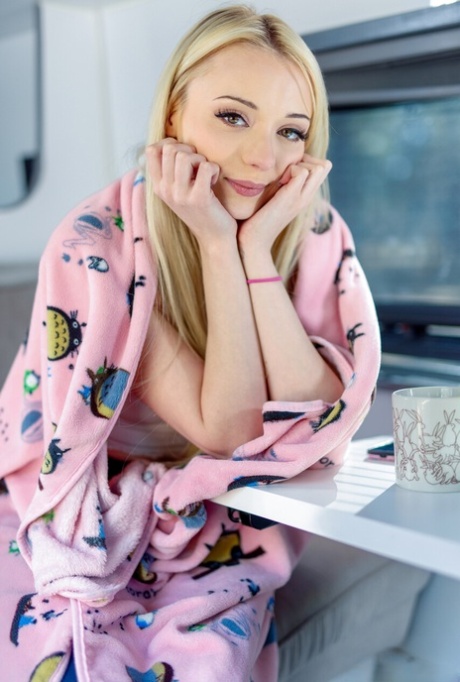 petite blonde beautiful nude img