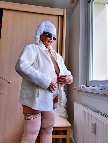 bestemor over 70 voksen høy kvalitet img