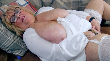 thick granny hot naked galleries