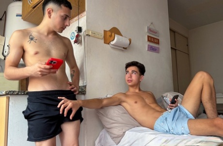 瘦弱的同性恋 裸體 圖片