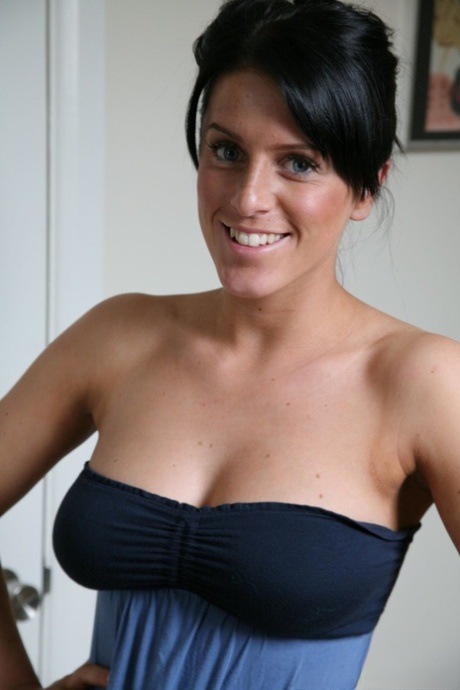 busty short hair hot sexy images