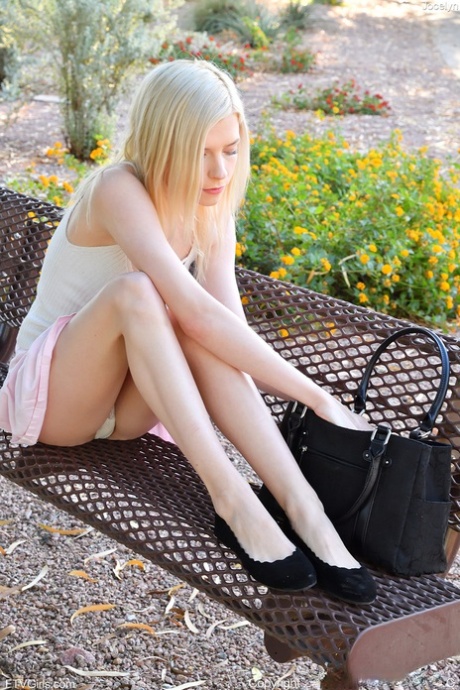petite babe sexy xxx photos