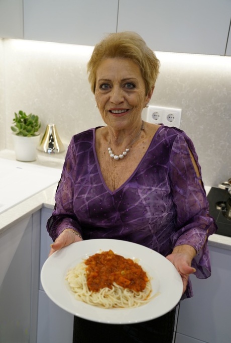 short hair granny sexy nudes galleries