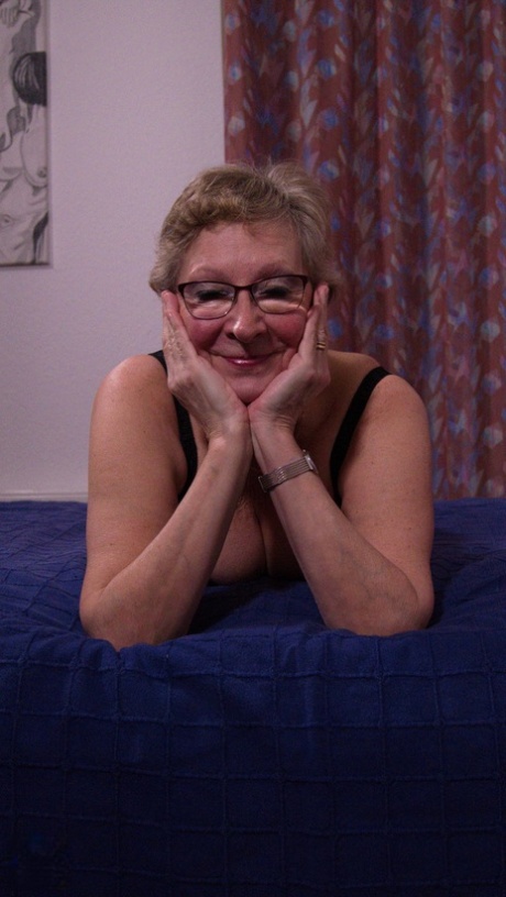 amateur granny sexy nudes photos