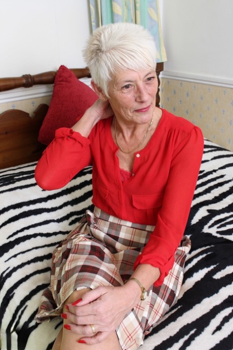 granny skirt erotic pic