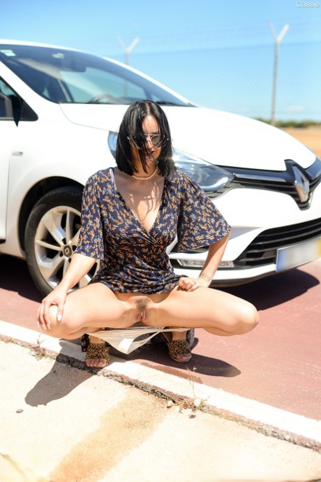 熟女のスカートの中 無料ヌード 写真