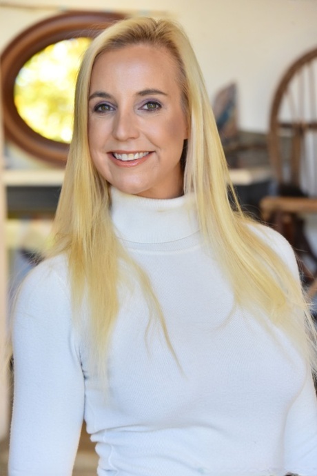 Sophia West adult model photo