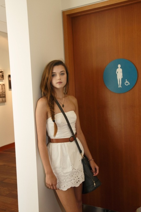 Petite Amie Photos