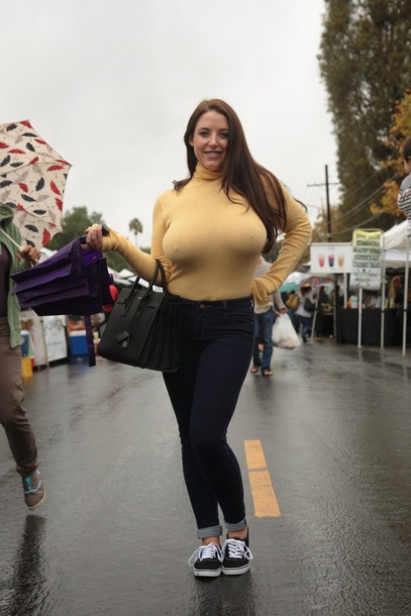 große Titten in der Öffentlichkeit sexy kunst foto